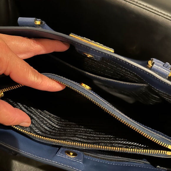 ❣️SOLD❣️Authentic Prada tote bag ( missing strap) - Picture 11 of 12